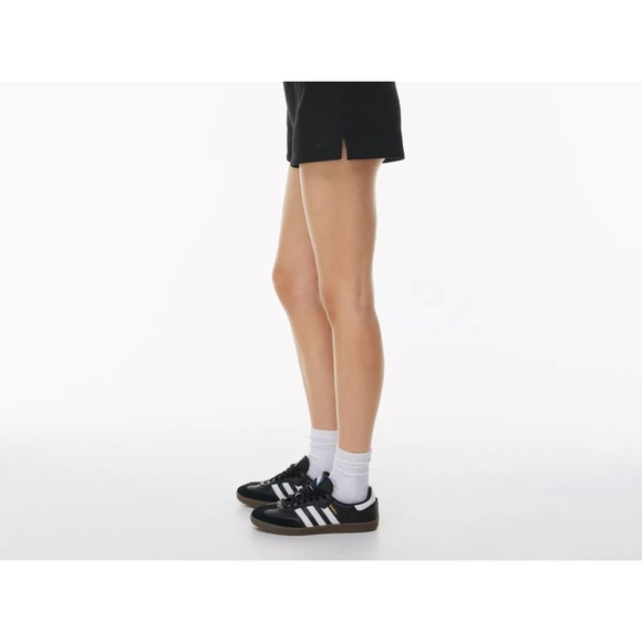 Aritzia TNA micro sweatshort - Picture 3 of 4